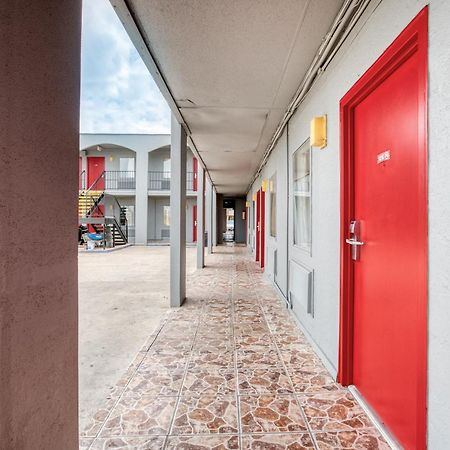 Oyo Hotel San Antonio Lackland Air Force Base West ภายนอก รูปภาพ