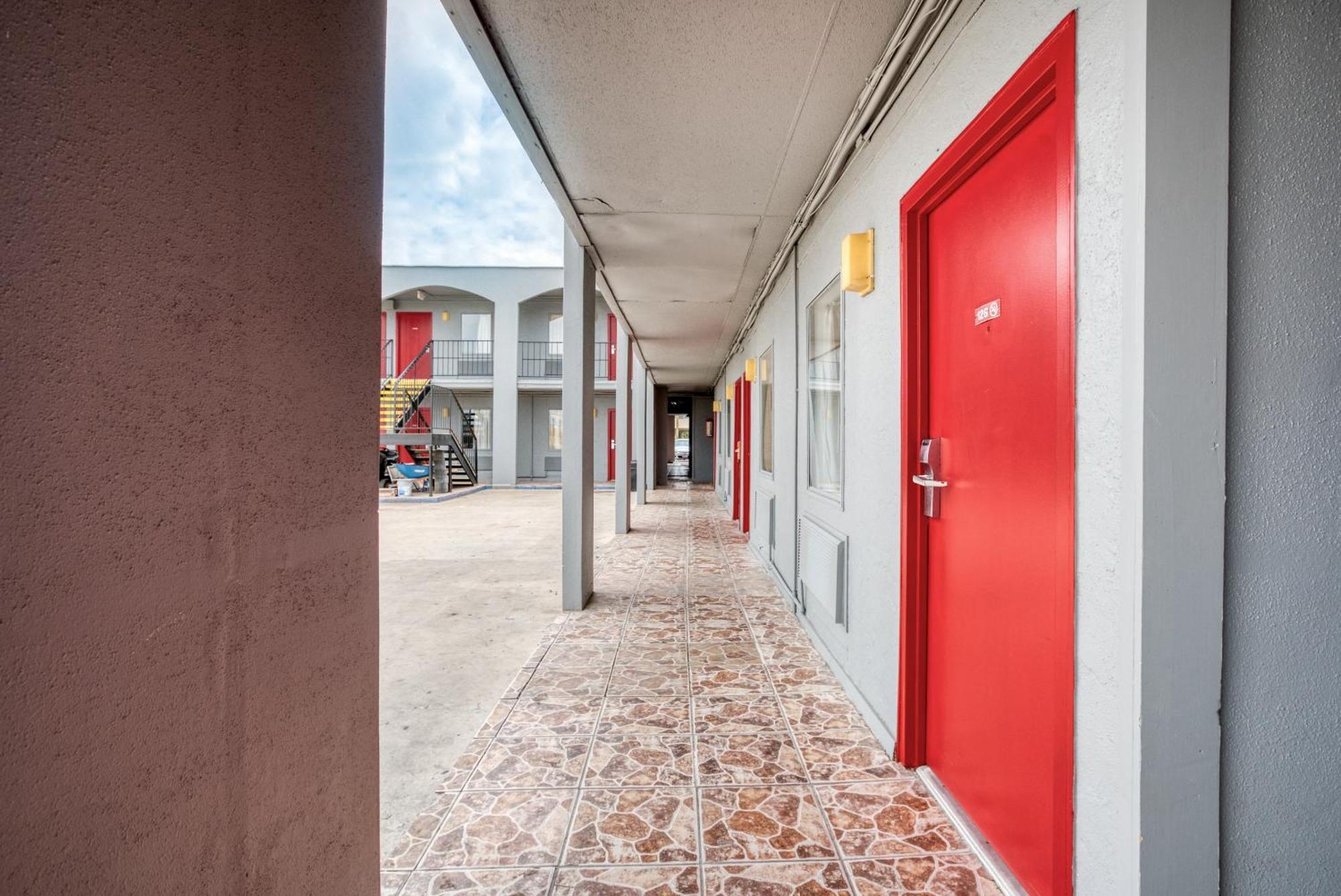 Oyo Hotel San Antonio Lackland Air Force Base West ภายนอก รูปภาพ