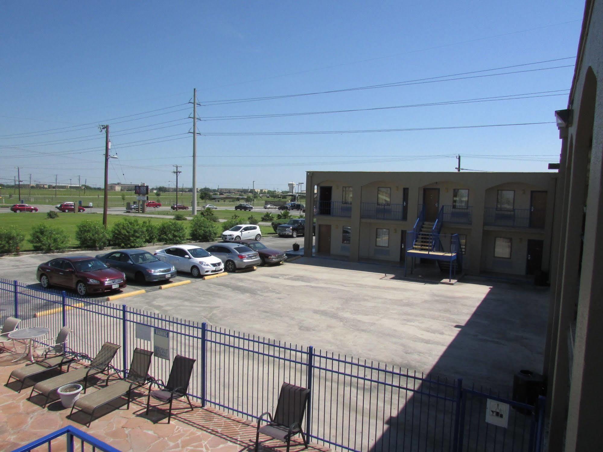 Oyo Hotel San Antonio Lackland Air Force Base West ภายนอก รูปภาพ